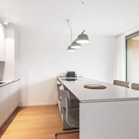 4 Bedroom Beautiful In Tossens Lägenhet