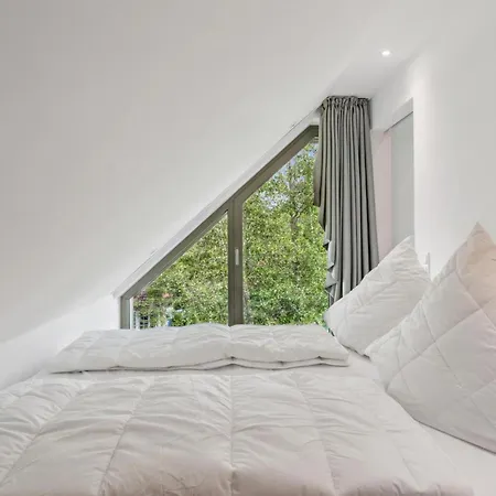 4 Bedroom Cozy In アパート *