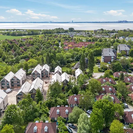 4 Bedroom Beautiful In Tossens Lägenhet Stick